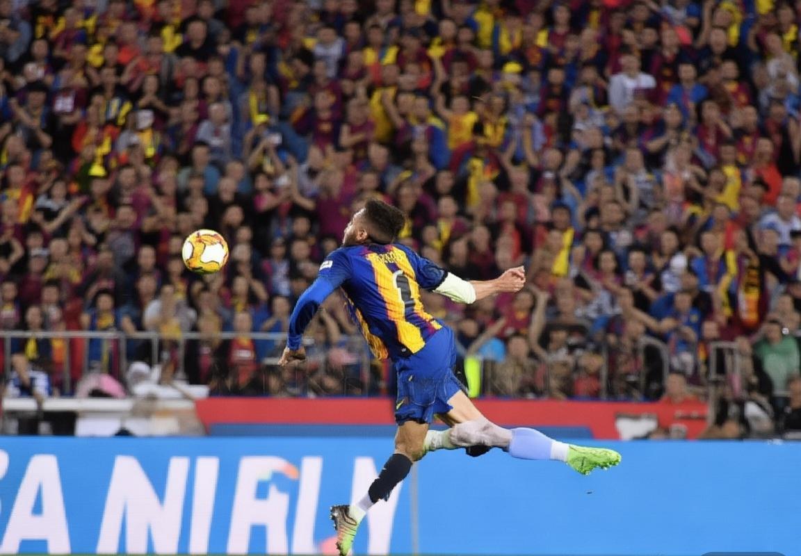 巴塞罗那罗马友谊赛：精彩瞬间与球星对决盘点(图4)